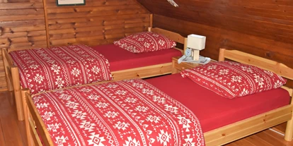 Hundehotel - Badewanne und Dusche - soba u potkrovlju s balkonom i pogledom na rijeku, (dva kreveta 90x200 cm) - Vikendica Bobica