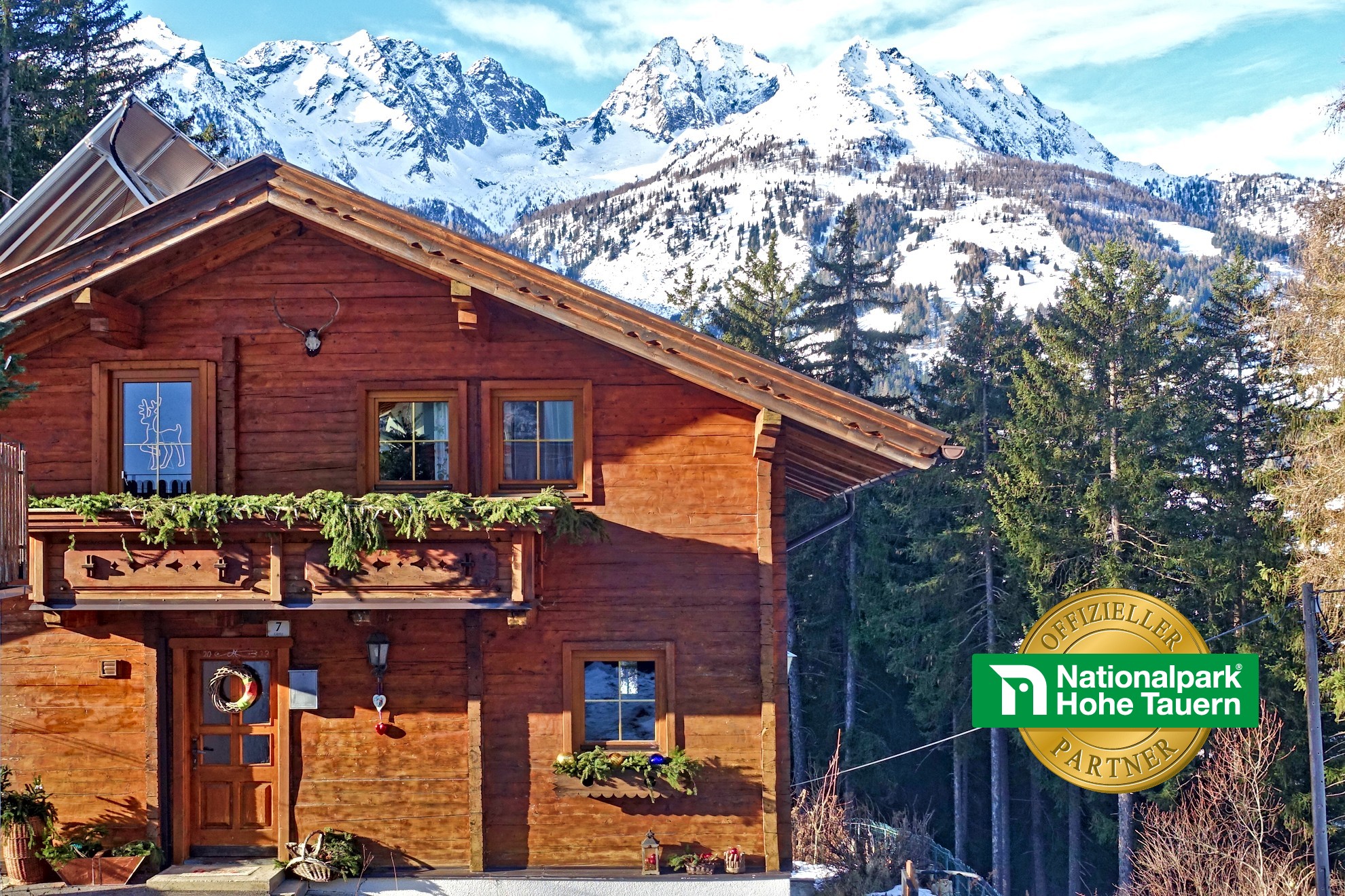 Hundehotel - Sitzplatz im Garten - Unser Almchalet vor den Gipfeln der mystischen Schober-Gruppe - Almchalet Goldbergleiten | Romantische Berghütte - traumhafte Sonnenlage im Nationalpark Hohe Tauern