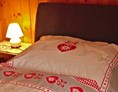 Ferienhaus mit Hund: In schönen Betten schläft es sich gleich besser - Almchalet Goldbergleiten | Romantische Berghütte - traumhafte Sonnenlage im Nationalpark Hohe Tauern