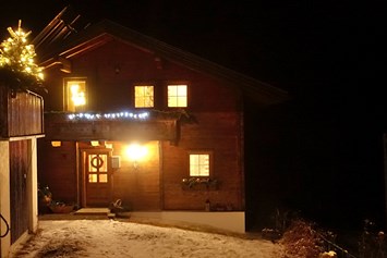 Ferienhaus mit Hund: Zu Weihnachten wird unser Haus festlich dekoriert - Almchalet Goldbergleiten | Romantische Berghütte - traumhafte Sonnenlage im Nationalpark Hohe Tauern