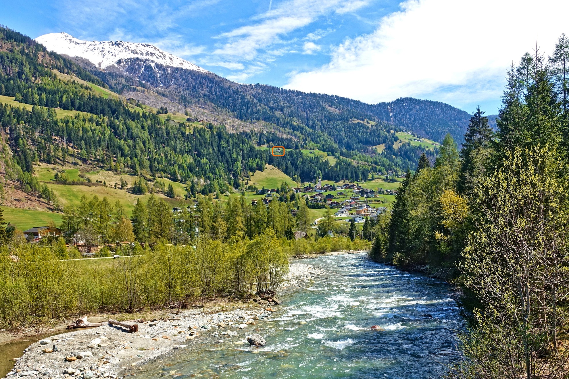 Ferienhaus mit Hund: Das Almhaus oben am Berg (rot markiert) - Almchalet Goldbergleiten | Romantische Berghütte - traumhafte Sonnenlage im Nationalpark Hohe Tauern