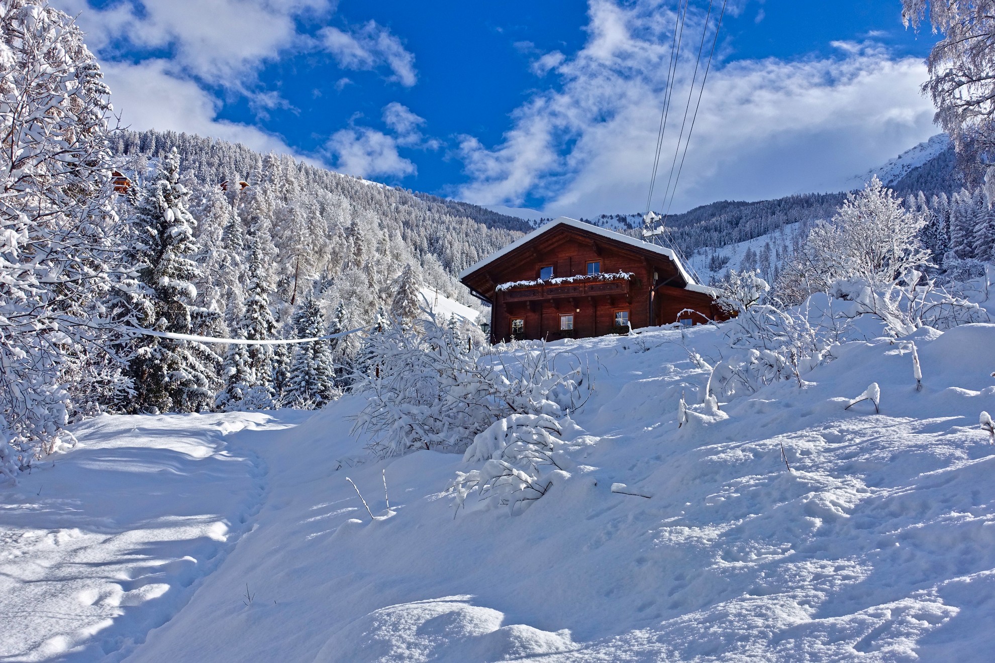 Ferienhaus mit Hund: Sonnige Alleinlage am Waldrand - Almchalet Goldbergleiten | Romantische Berghütte - traumhafte Sonnenlage im Nationalpark Hohe Tauern