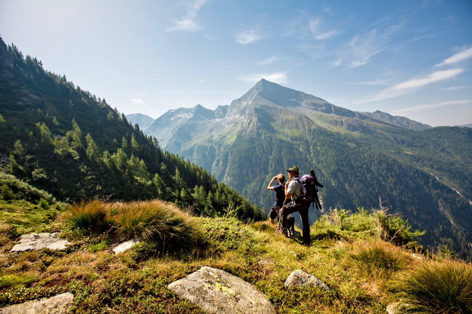 Ferienhaus mit Hund: Im Herbst kann Dein Hund und Du als Gastjäger mit uns zur Pirschjagd auf Gämsen gehen - Almchalet Goldbergleiten | Romantische Berghütte - traumhafte Sonnenlage im Nationalpark Hohe Tauern