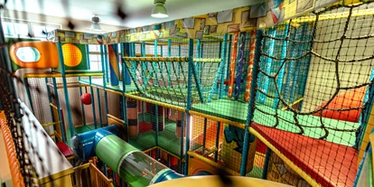 Hundehotel - Pools: Schwimmteich - 3-stöckige-Softplayanlage - Dilly - Das Nationalpark Resort