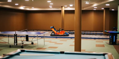 Hundehotel - Pools: Schwimmteich - Teenslounge - Dilly - Das Nationalpark Resort