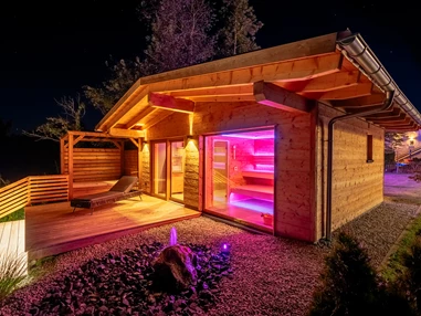 Urlaub-mit-Hund: Natur Wiesen Sauna - Seehotel Moldan