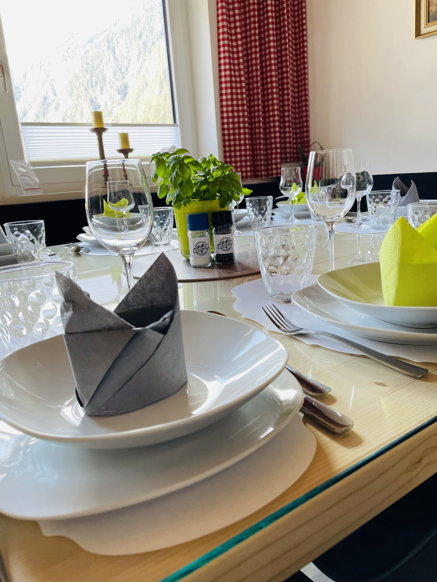 Hundehotel - Neustift im Stubaital - Unsere Ferienwohnungen sind für Selbstversorger ideal und hochwertig ausgestattet. Gerne verwöhnen wir euch mit unserem köstlichen Frühstücksbuffet. - Feierabends Ferienhaus - Ferienwohnungen für alle Felle!