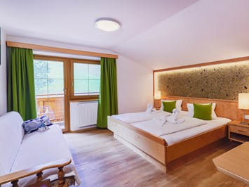 Panorama Guggenbichl - Hotel Garni & Appartement Zimmerkategorien Standard Doppelzimmer mit Straßenblick