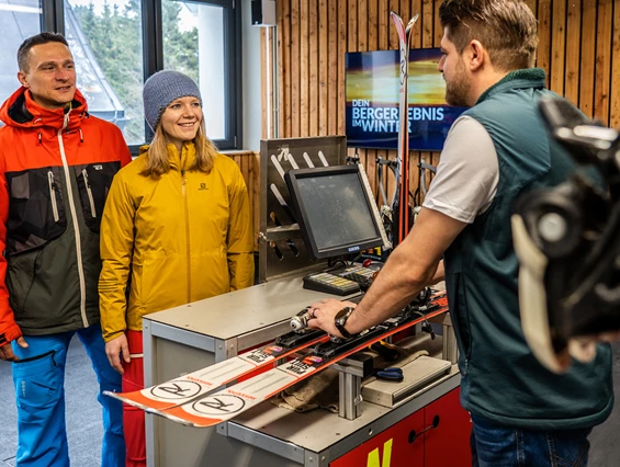 Urlaub-mit-Hund: Skiverleih direkt im Hotel - k1 sporthotel Kurort Oberwiesenthal