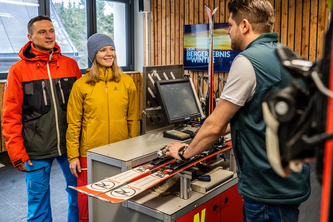 Urlaub-mit-Hund: Skiverleih direkt im Hotel - k1 sporthotel Kurort Oberwiesenthal