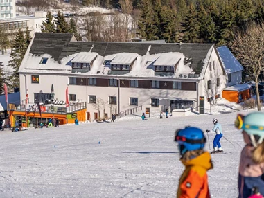 Urlaub-mit-Hund: k1 sporthotel - direkt an der Skipiste - k1 sporthotel Kurort Oberwiesenthal