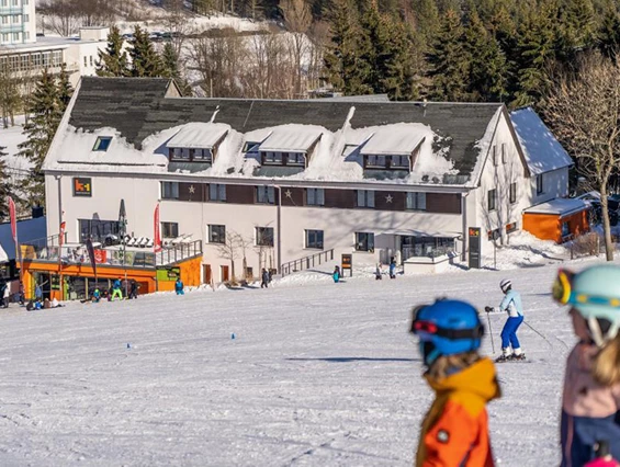 Urlaub-mit-Hund: k1 sporthotel - direkt an der Skipiste - k1 sporthotel Kurort Oberwiesenthal