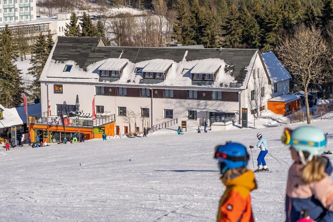 Urlaub-mit-Hund: k1 sporthotel - direkt an der Skipiste - k1 sporthotel Kurort Oberwiesenthal