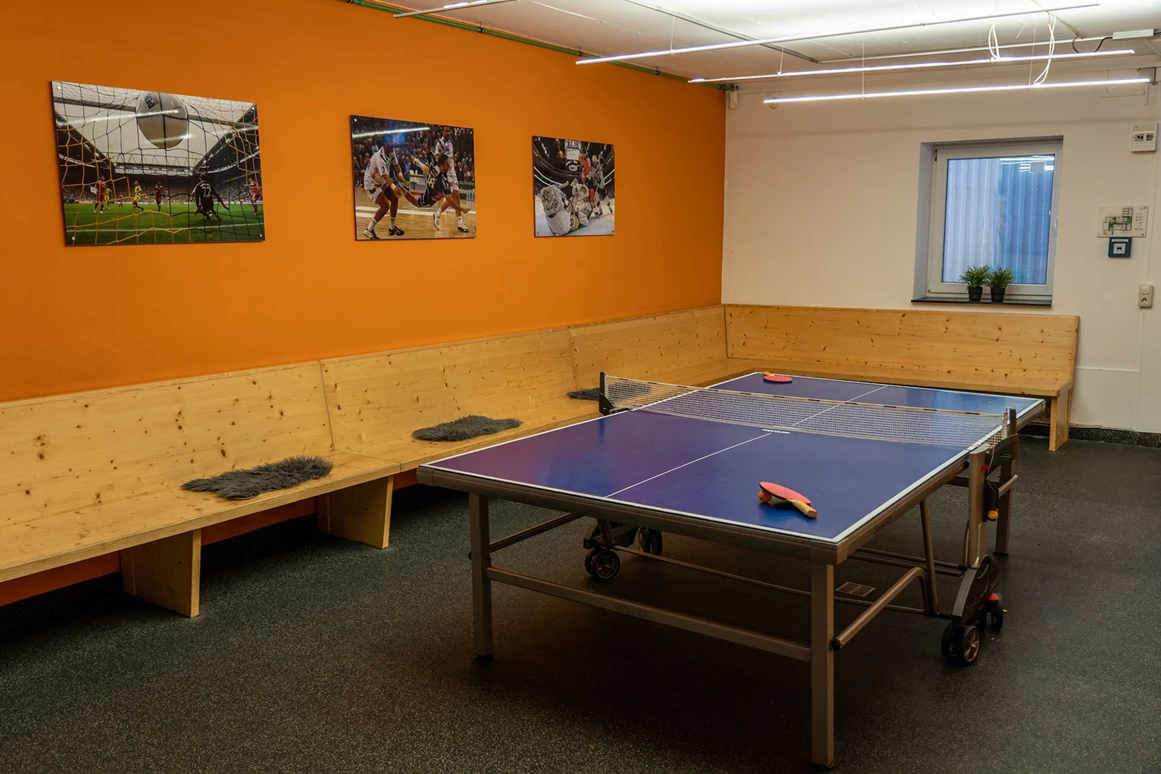 Urlaub-mit-Hund: Tischtennis und Tischkicker - k1 sporthotel Kurort Oberwiesenthal
