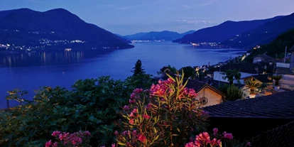 Hundehotel - Unterkunftsart: Einzelhaus - Abends über dem See: Sicht vom Garten - Casa Fiore - Ferien am Lago Maggiore