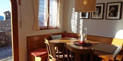 Hundehotel - Unterkunftsart: Einzelhaus - Essbereich, mit SPielen, Bibliothek, Smart-PC mit TV - Casa Fiore - Ferien am Lago Maggiore