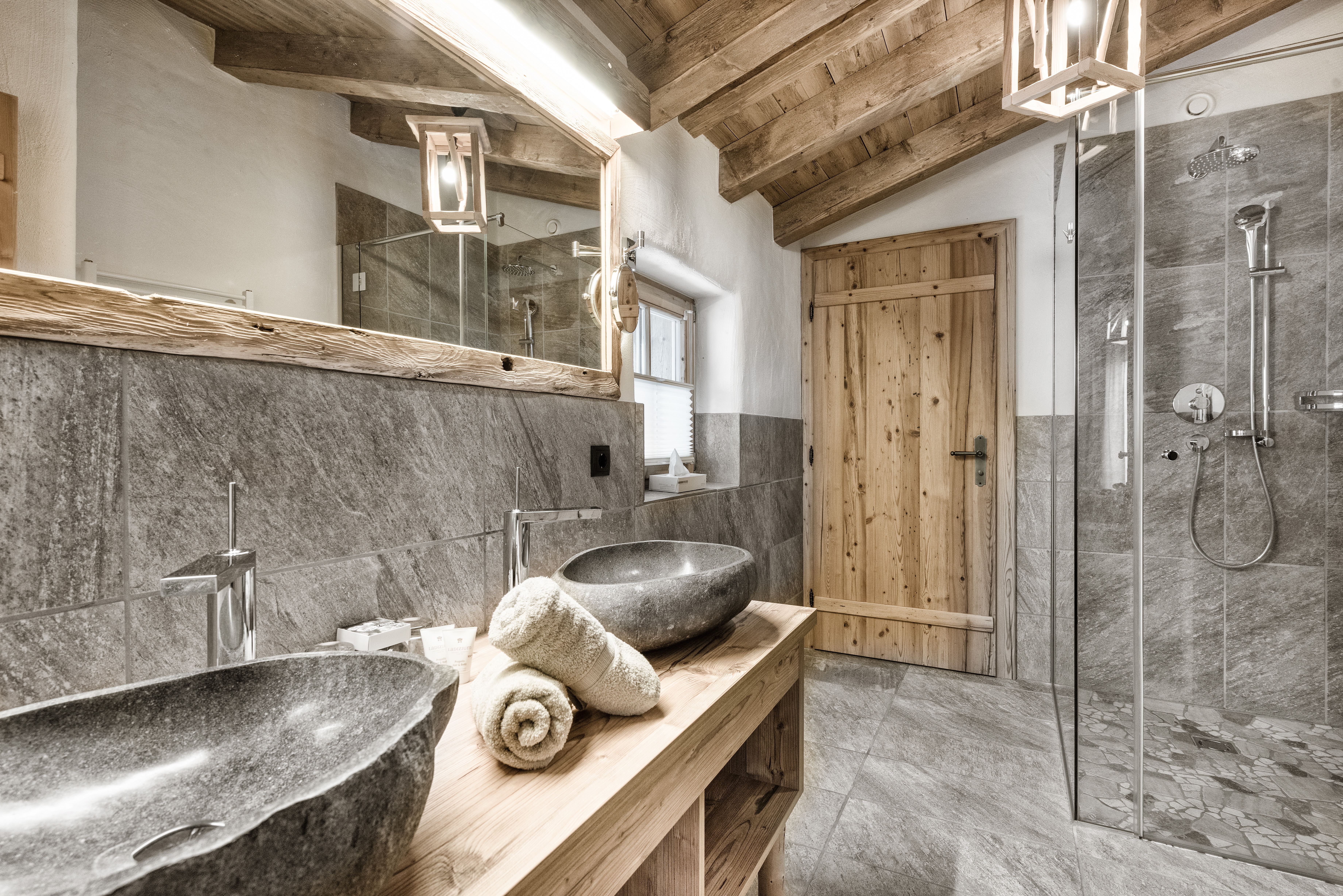 Urlaub-mit-Hund: Hüttendorf Ladizium