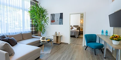 Hundehotel - Ladestation Elektroauto - Dipperz - Wohnbereich Hochzeitssuite - Boutique Hotel Badehof