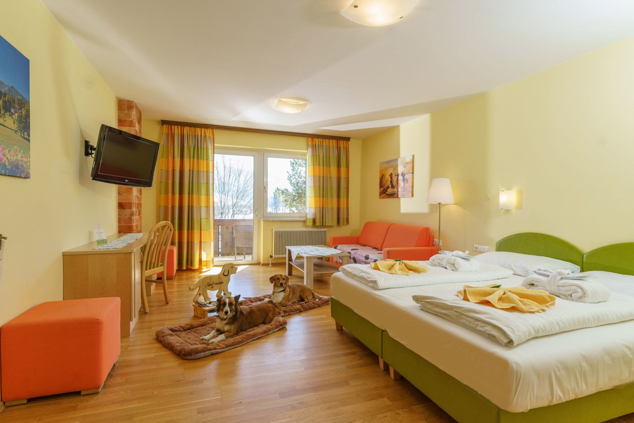 Almfrieden Hotel & Romantikchalet Zimmerkategorien "Wohlfühlzimmer viel Platz"