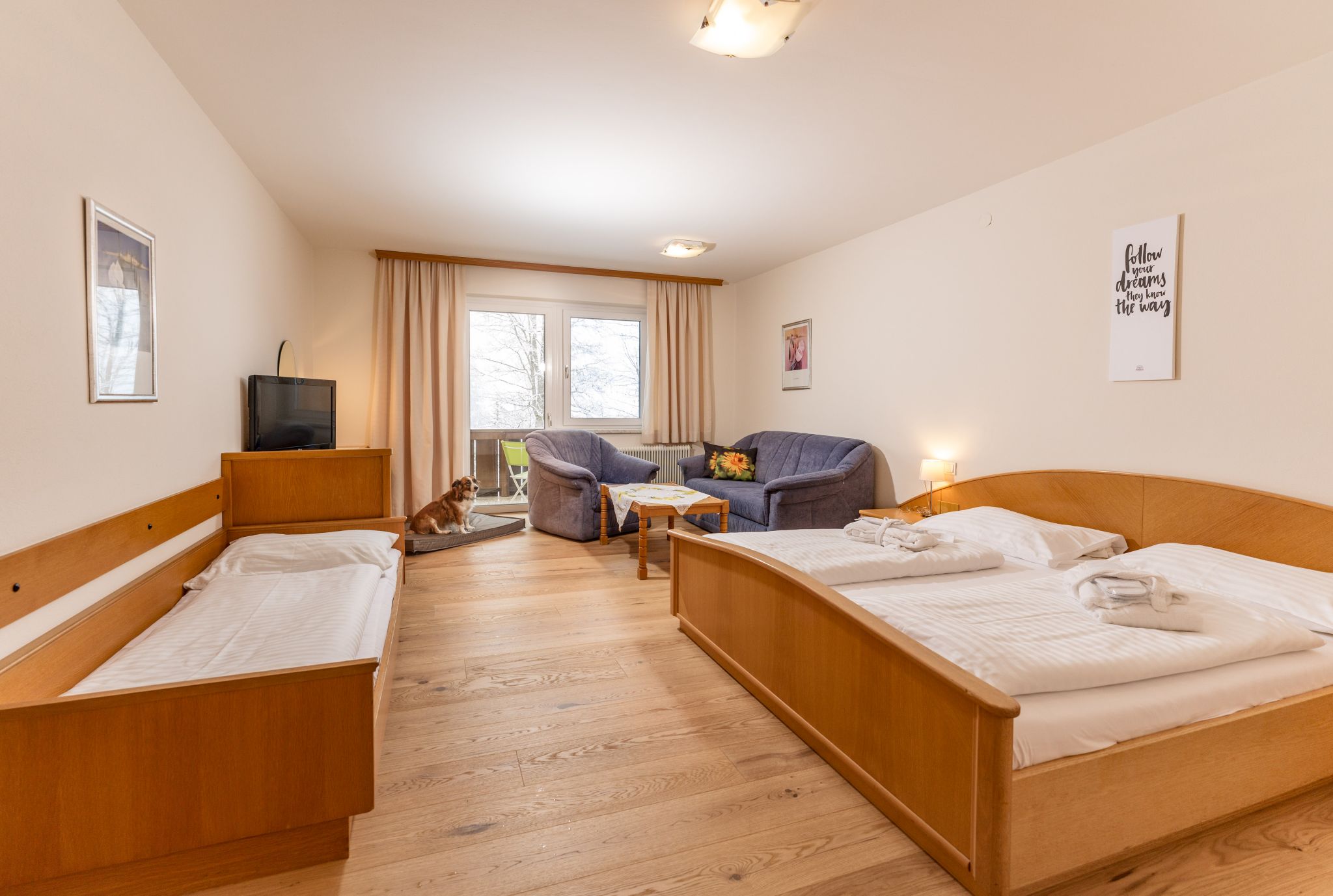 Almfrieden Hotel & Romantikchalet Zimmerkategorien "Wohlfühlzimmer viel Platz" | "Economy"