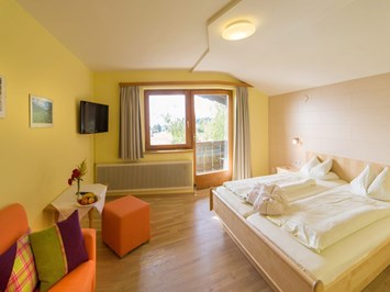 Almfrieden Hotel & Romantikchalet Zimmerkategorien Familienzimmer für 3 Personen