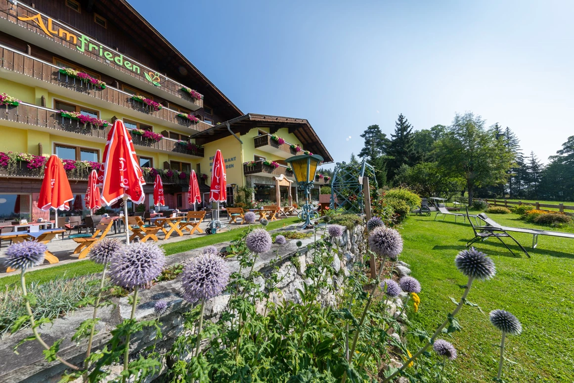 Urlaub-mit-Hund: Almfrieden Hotel & Romantikchalet - Haus | Umgebung