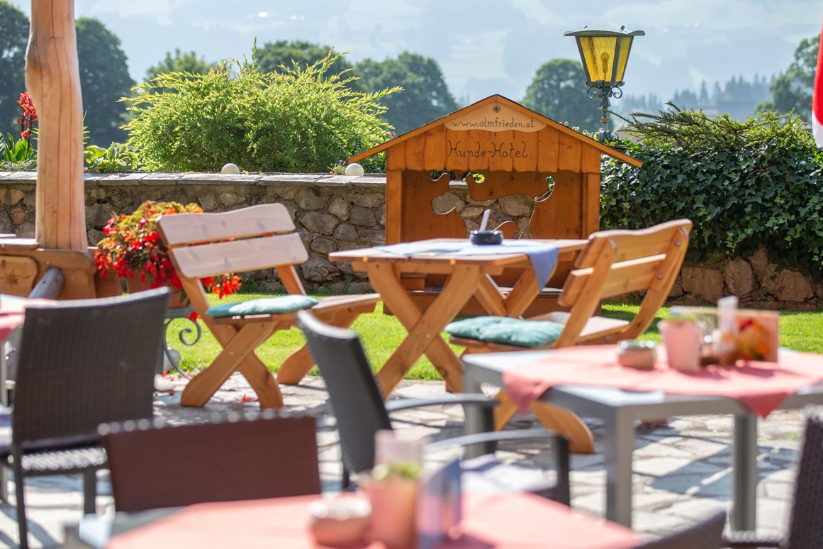 Urlaub-mit-Hund: Almfrieden Hotel & Romantikchalet - Haus | Umgebung