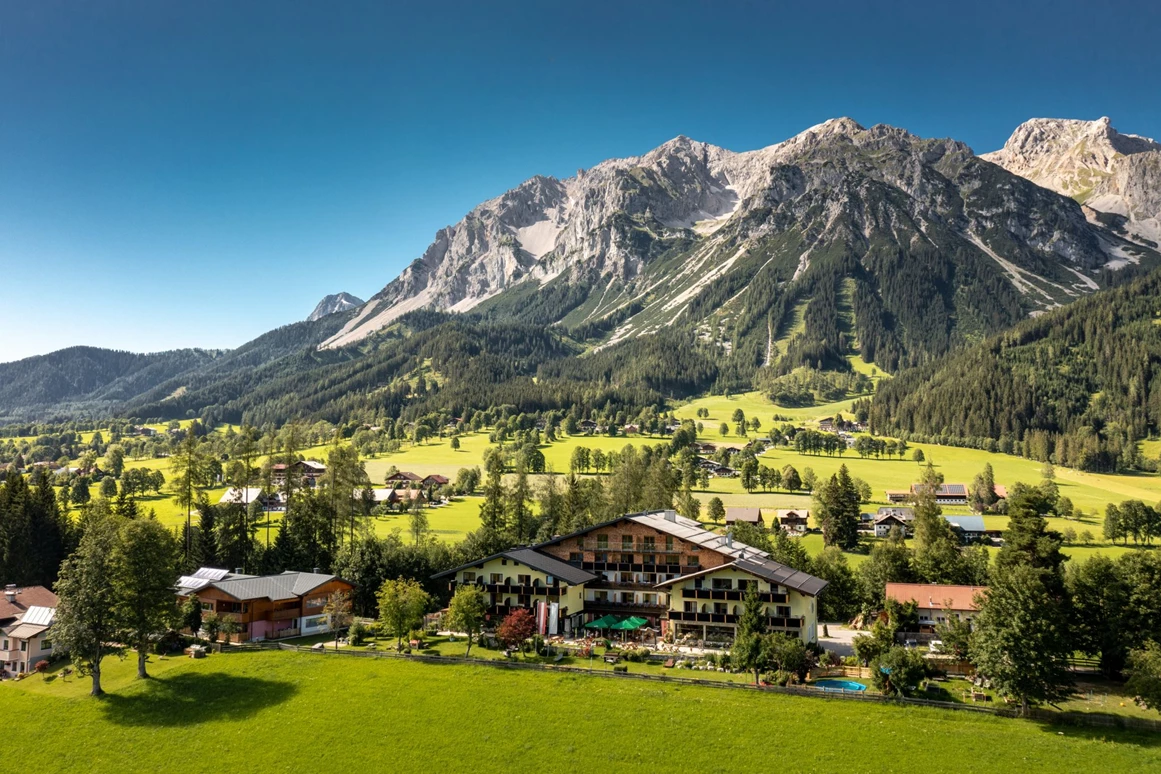 Urlaub-mit-Hund: Ein Bild sagt mehr als tausend Worte - Almfrieden Hotel & Romantikchalet - Haus | Umgebung