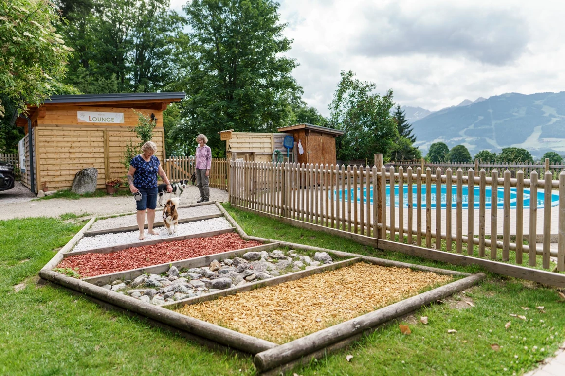 Urlaub-mit-Hund: Unser neuer Barfußweg - Almfrieden Hotel & Romantikchalet - Urlaub mit Hund