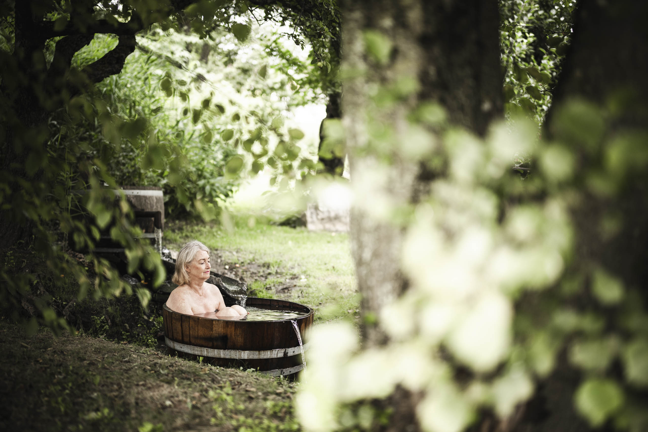 Urlaub-mit-Hund: Entspannung im Garten - Strasserwirt Ansitz zu Tirol - Essen | Trinken