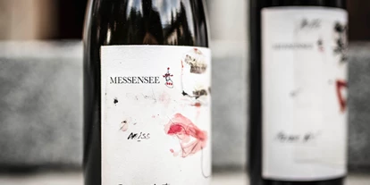 Hundehotel - keine Leinenpflicht im Hotel - Köln - Strasserwirt Hauswein x Messensee - Strasserwirt Ansitz zu Tirol