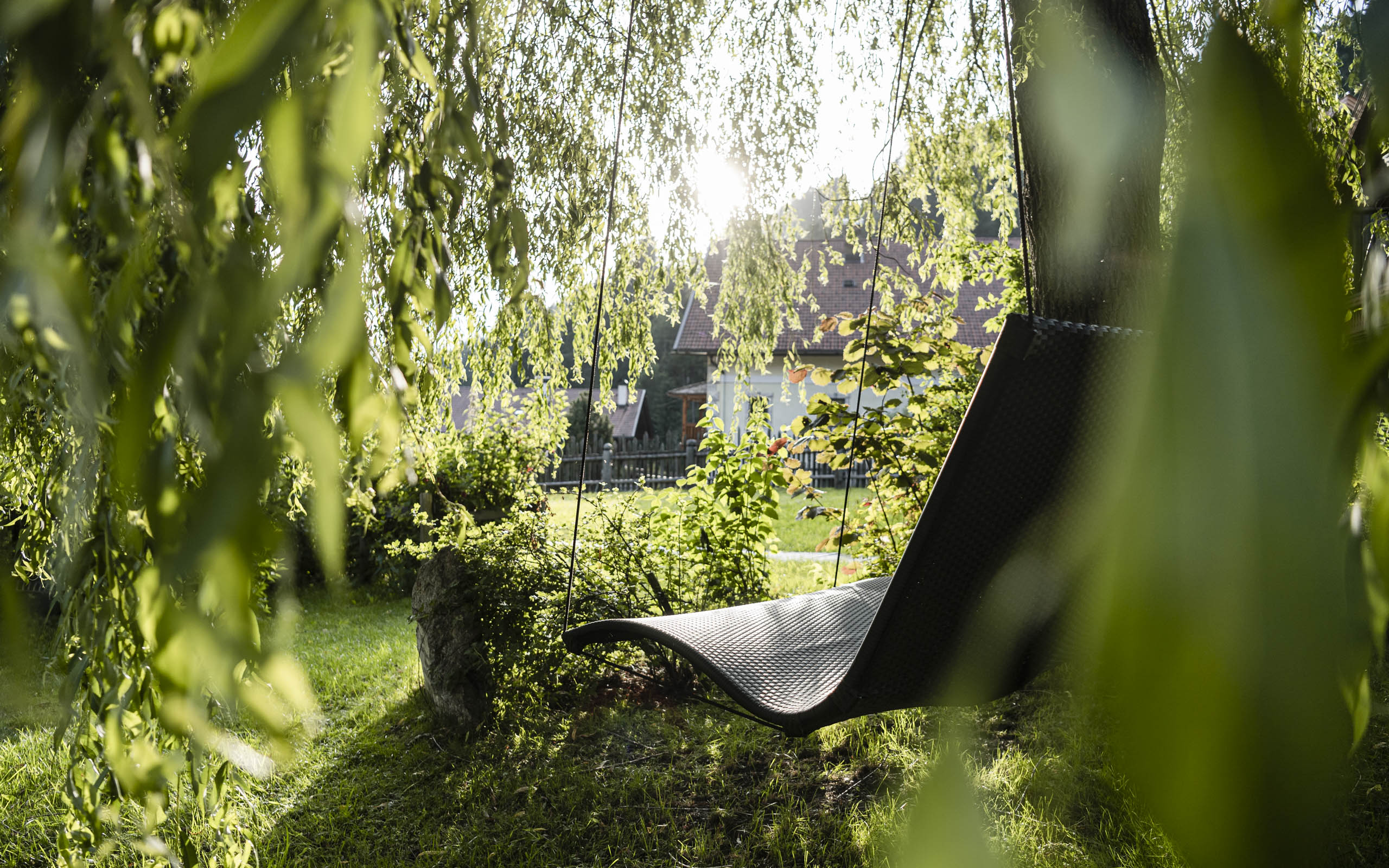 Urlaub-mit-Hund: Garten - Strasserwirt Ansitz zu Tirol - Haus | Umgebung