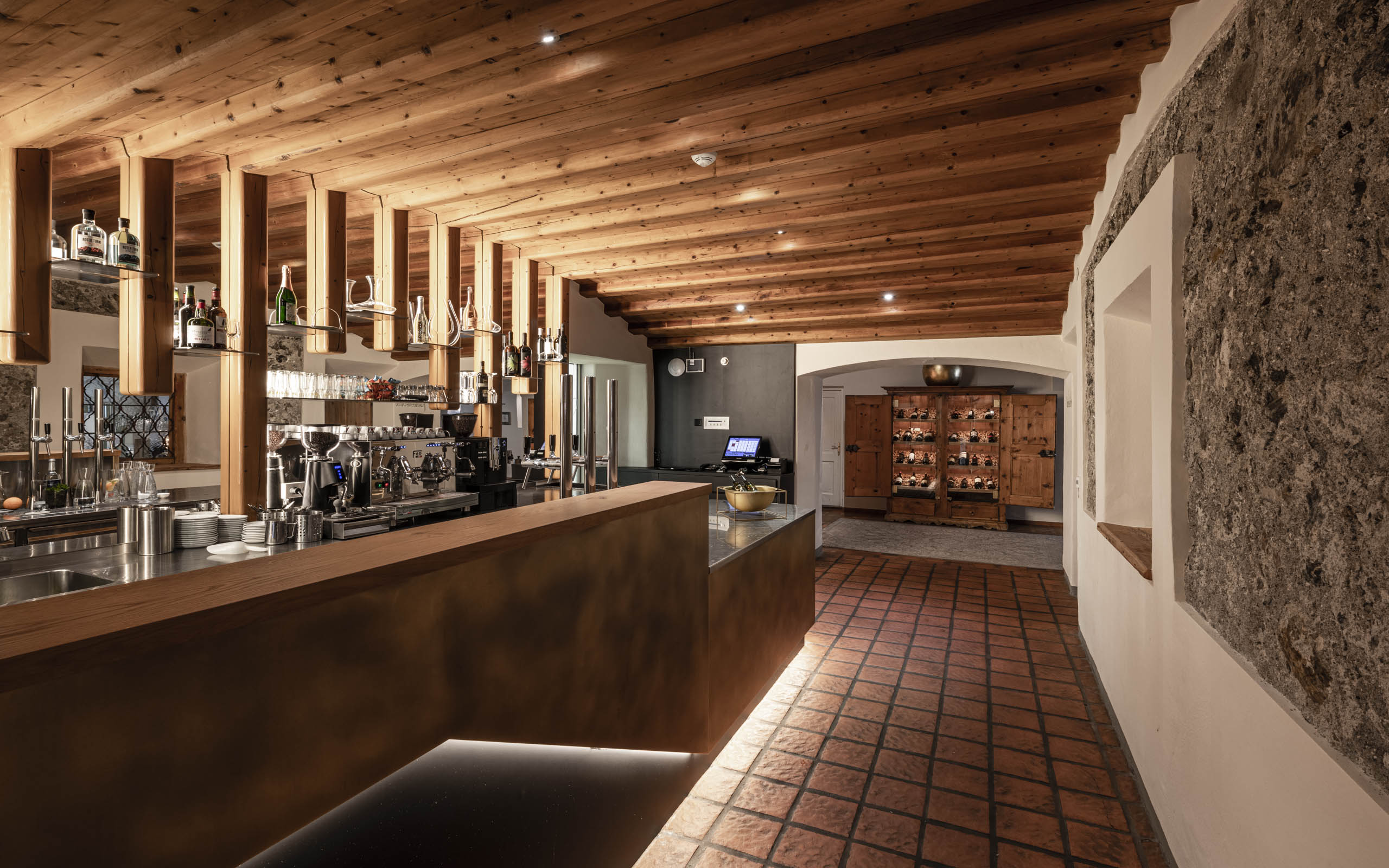 Urlaub-mit-Hund: Bar  - Strasserwirt Ansitz zu Tirol - Essen | Trinken