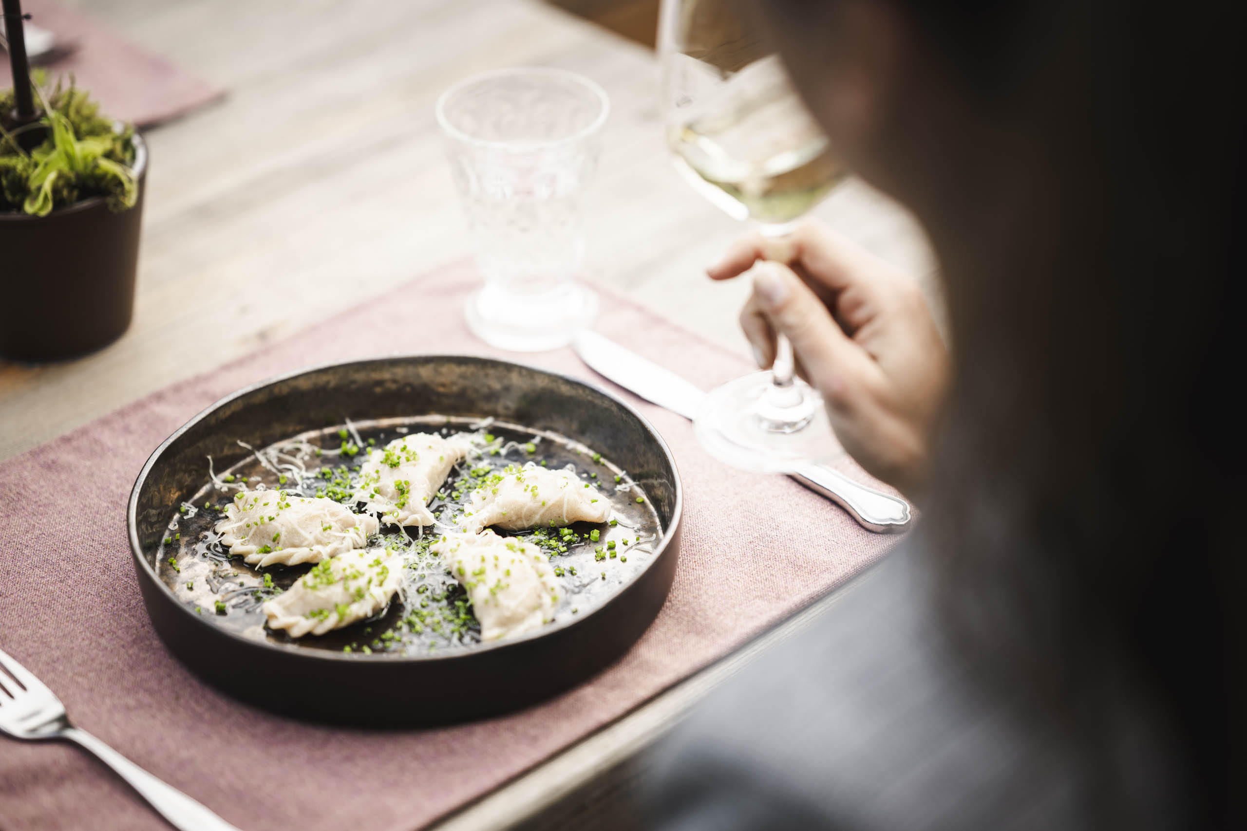 Urlaub-mit-Hund: Osttiroler Schlipfkrapfen  - Strasserwirt Ansitz zu Tirol - Essen | Trinken