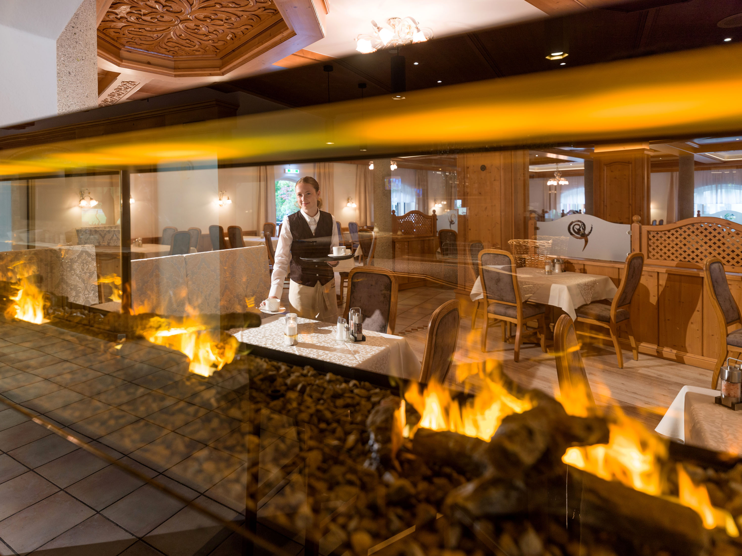 Urlaub-mit-Hund: Ambiente im Speisesaal - Adults only Alpenhotel Karwendel