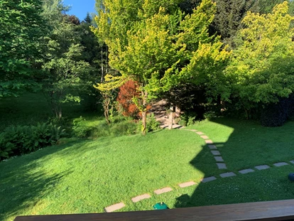 Hundehotel - Pools: Schwimmteich - Garten - Gästehaus Falkenau
