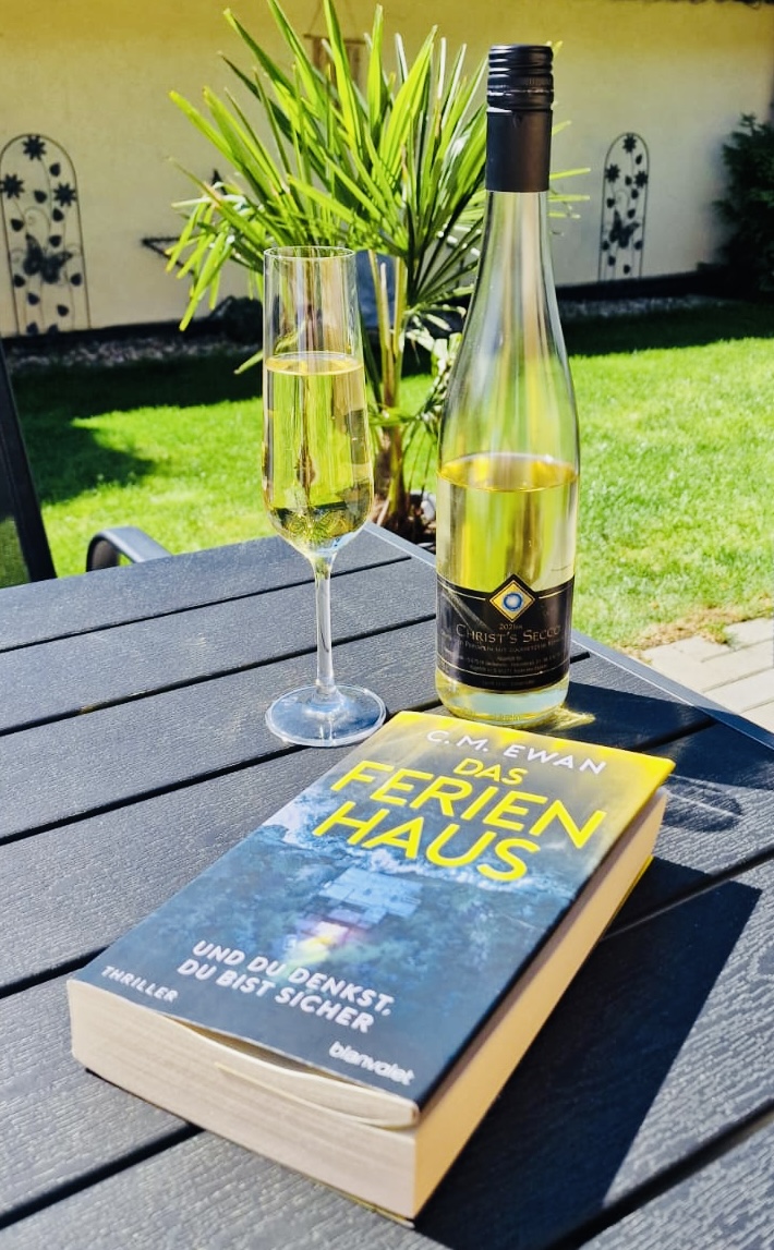 Urlaub-mit-Hund: Wohlfühlen und entspannen
Hausbar mit exklusivem Weinangebot - Natur & Wellness Haus Oase - Haus | Umgebung