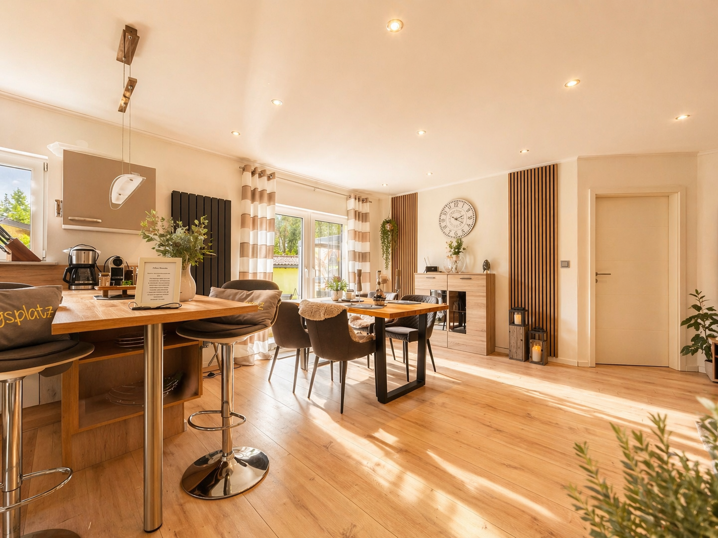 Urlaub-mit-Hund: großer Essplatz - Natur & Wellness Haus Oase