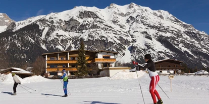 Hundehotel - Sauna - Olympiaregion Seefeld - Das "Cristall" im Winter - direkt vor der Loipe - Chalet Cristall und Chalet Josi ***Superior