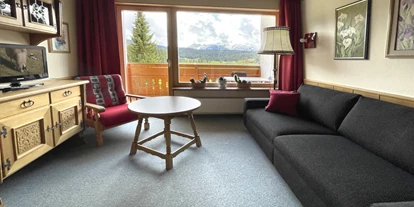 Hundehotel - Sauna - Olympiaregion Seefeld - Wohnbereich Appart. Nr 9 mit Balkon - Chalet Cristall und Chalet Josi ***Superior
