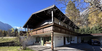 Hundehotel - Sauna - Olympiaregion Seefeld - Das Chalet "Josi" im Herbst - Chalet Cristall und Chalet Josi ***Superior