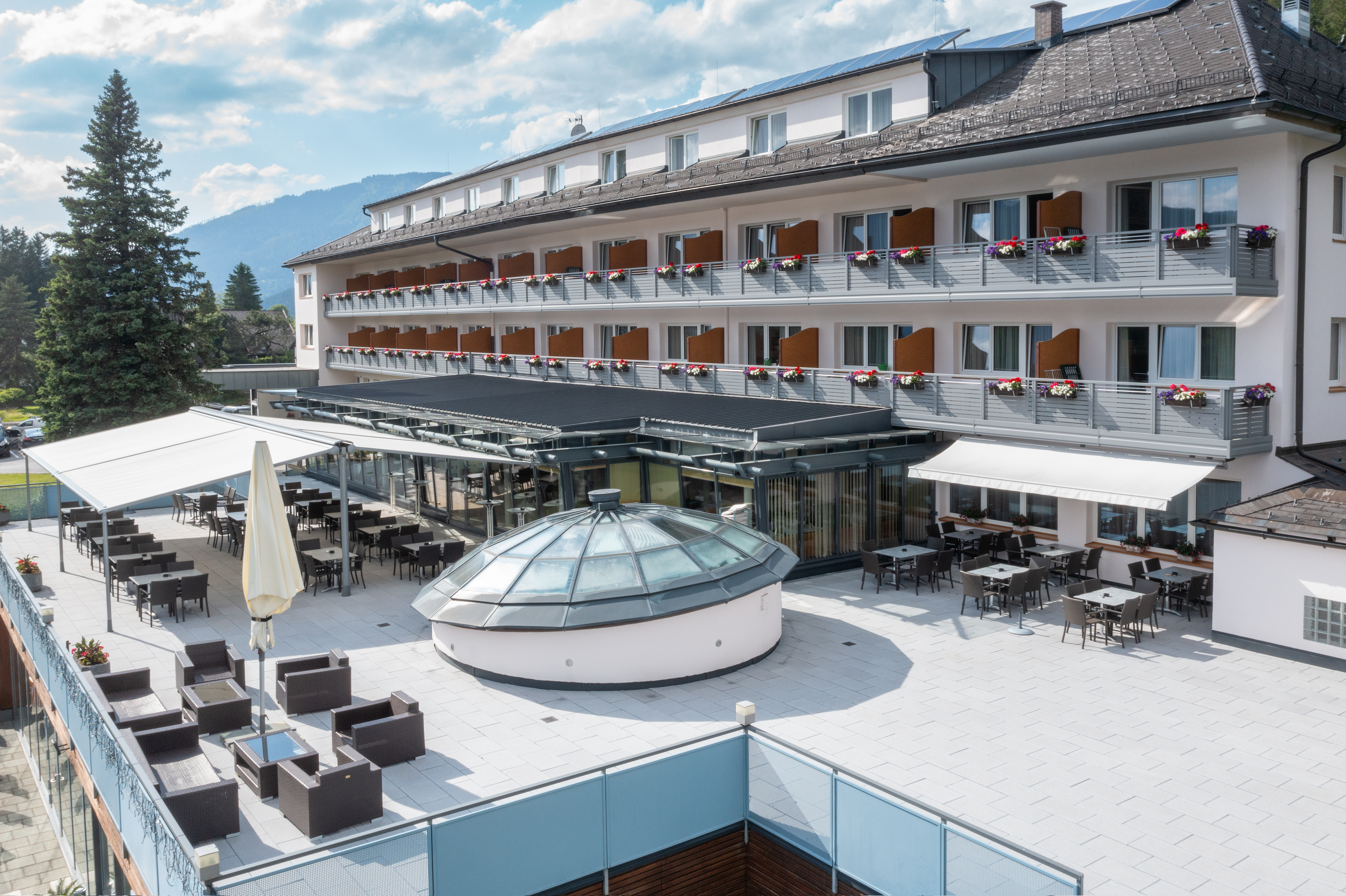 Hundehotel - Preisniveau: moderat - Schladming - Hotel Restaurant Grimmingblick - Terrasse - Hotel Restaurant Grimmingblick