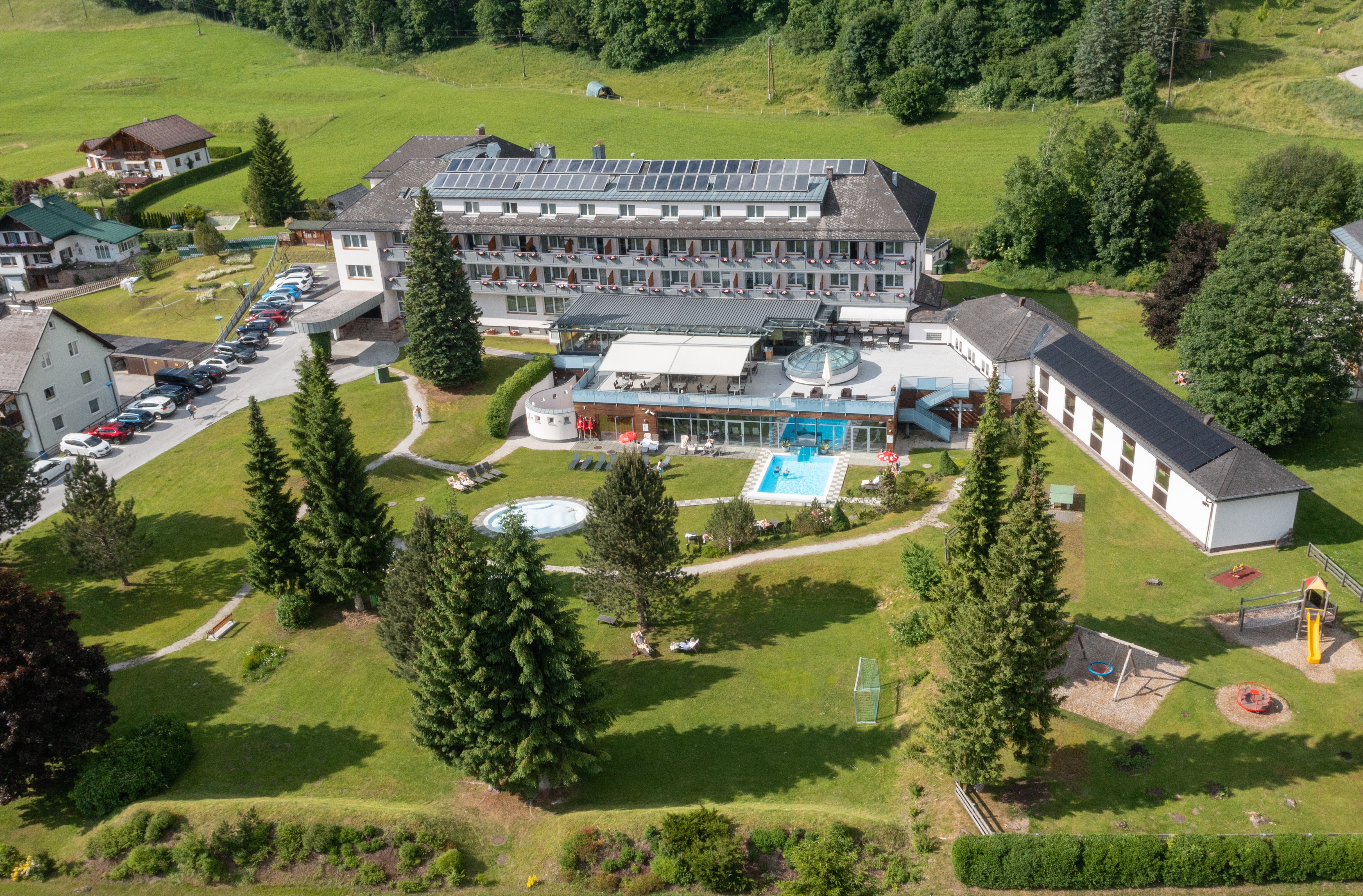 Urlaub-mit-Hund: Hotel Restaurant Grimmingblick - Garten - Hotel Restaurant Grimmingblick