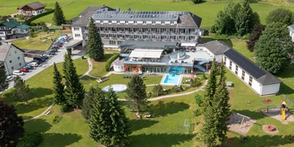 Hundehotel - Tauplitz - Hotel Restaurant Grimmingblick - Garten - Hotel Restaurant Grimmingblick