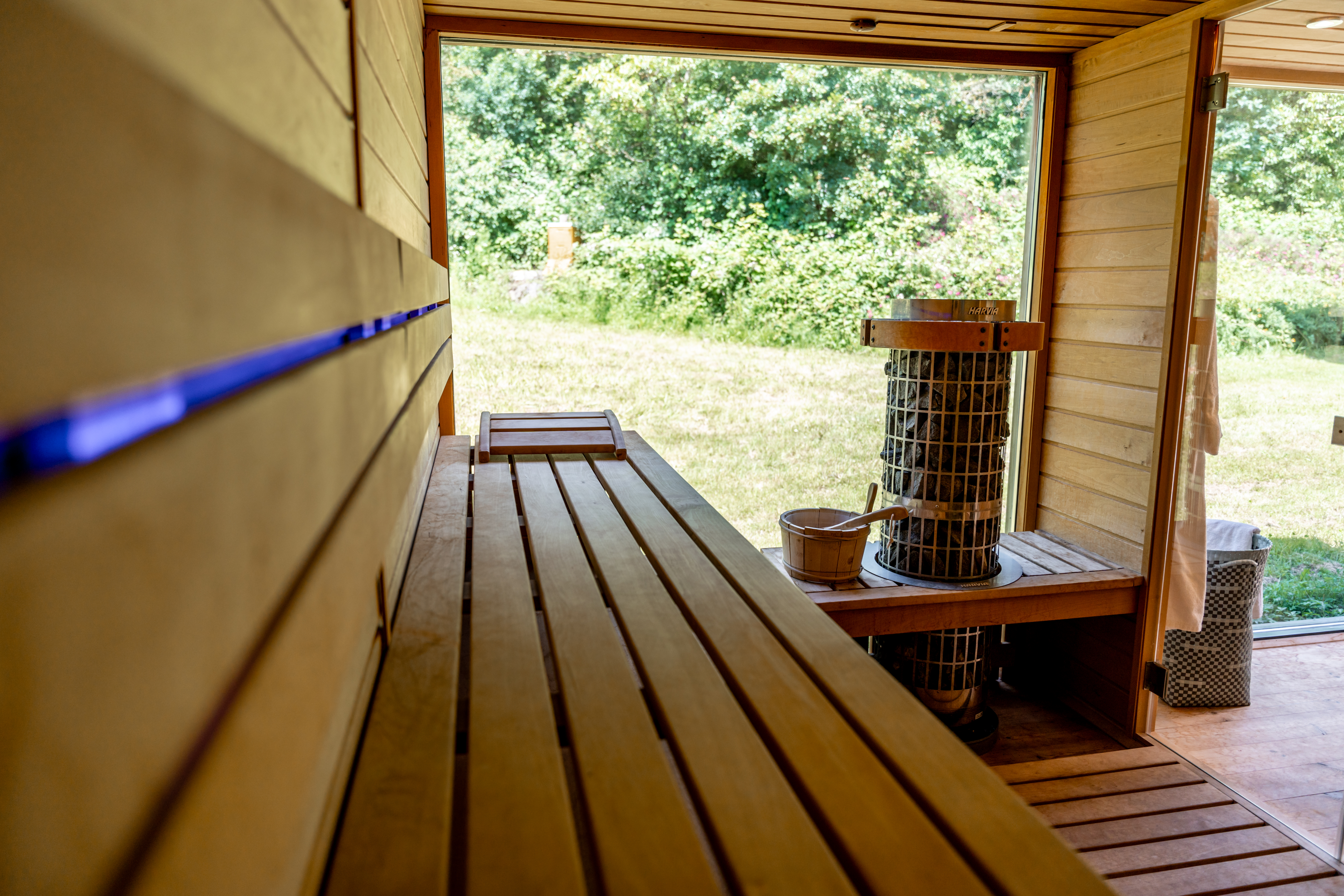 Urlaub-mit-Hund: Aussensauna mit Blick ins Grüne - Sapia Hotel Rheinsberg