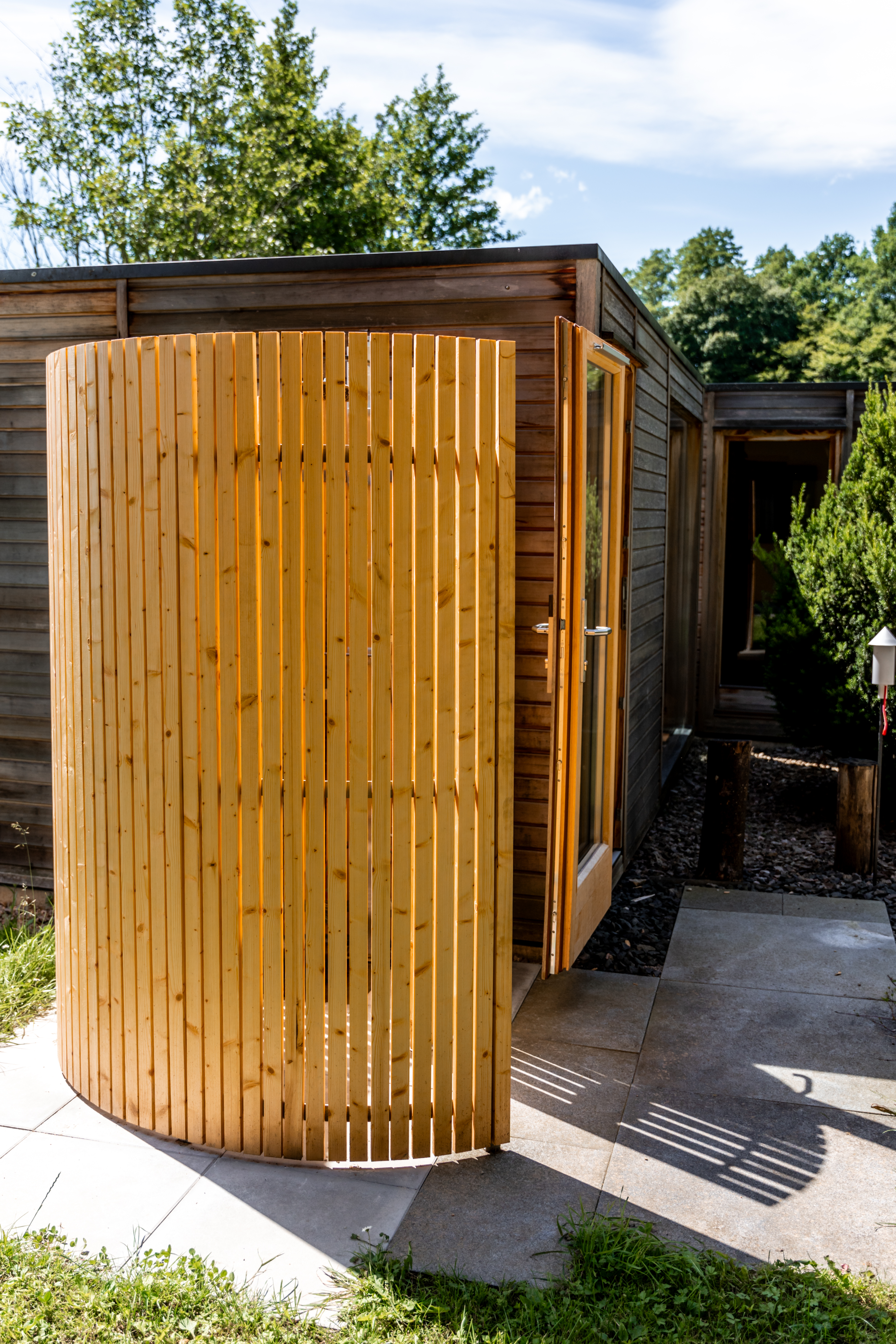 Urlaub-mit-Hund: Aussendusche - Sapia Hotel Rheinsberg