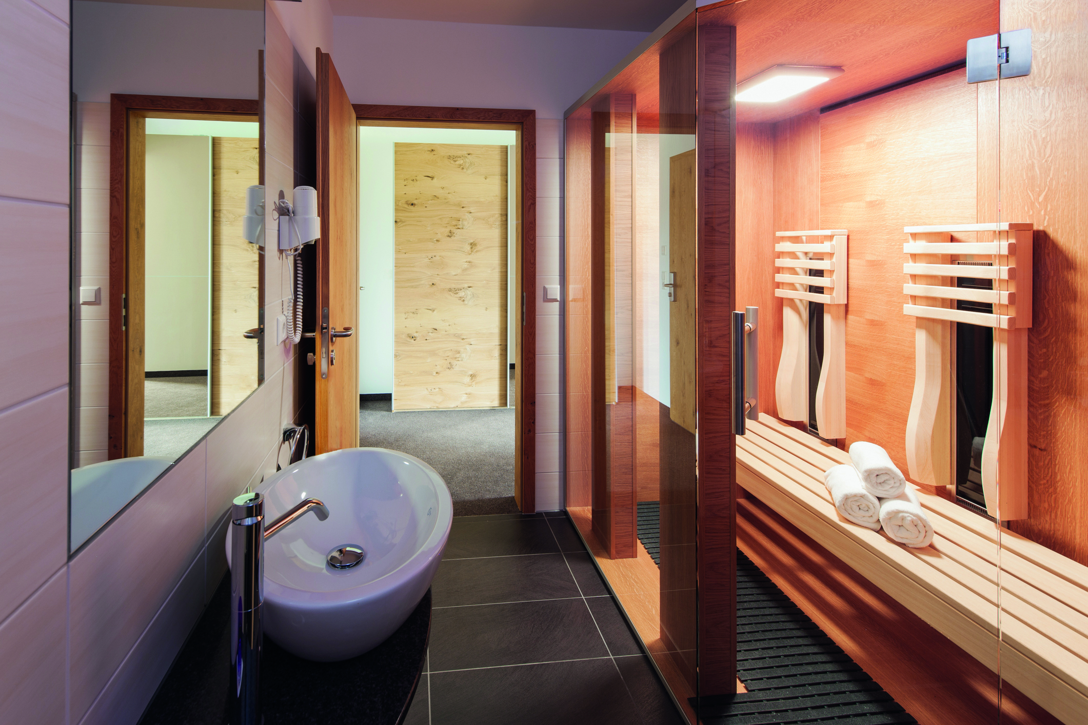 Urlaub-mit-Hund: Juniorsuite Komfort eigene Infrarotsauna - Sapia Hotel Rheinsberg