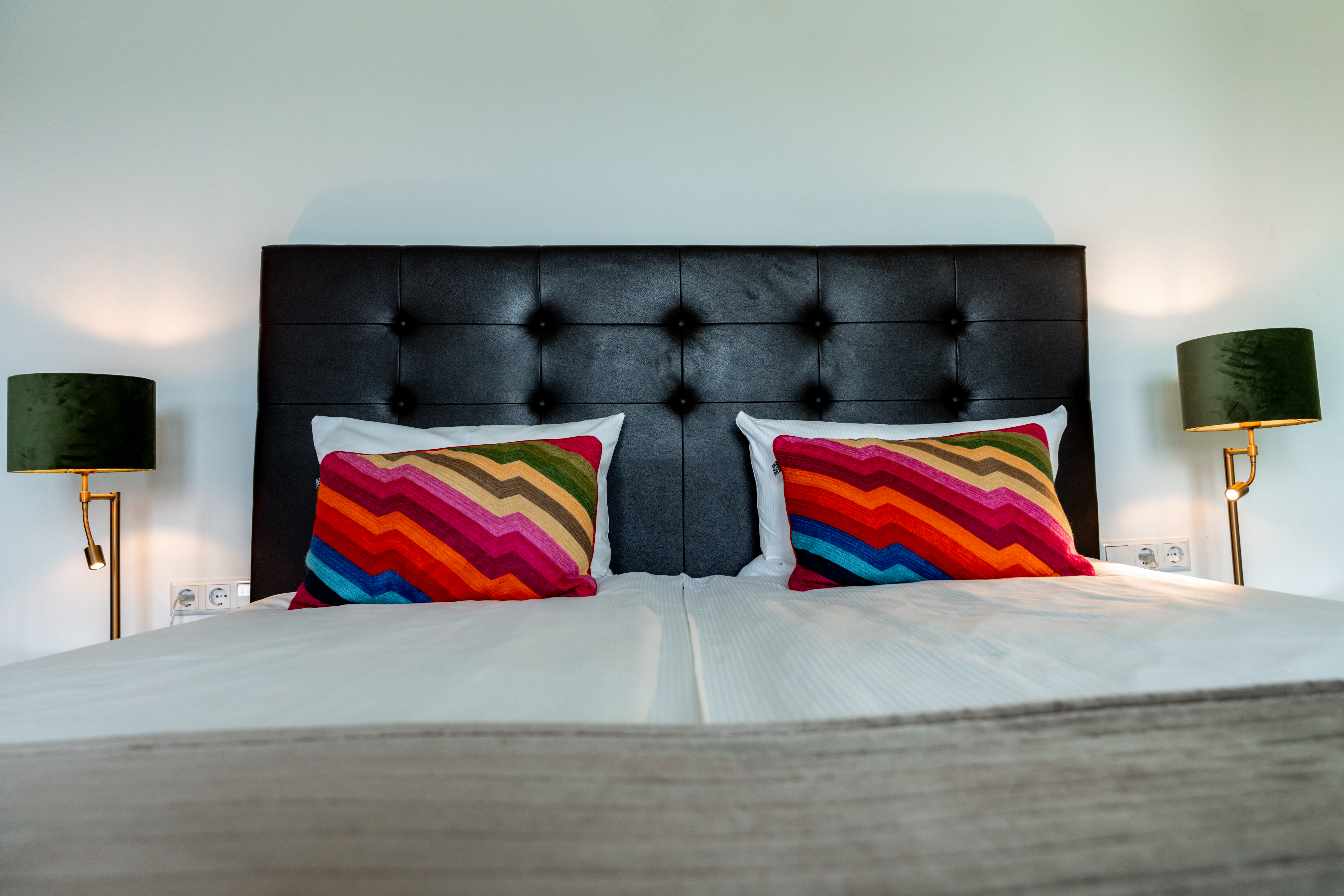 Urlaub-mit-Hund: Juniorsuite Komfort Bett 180 x 200 cm mit viskolelastischem Topper - Sapia Hotel Rheinsberg