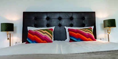 Hundehotel - Verpflegung: Halbpension - Baden-Württemberg - Juniorsuite Komfort Bett 180 x 200 cm mit viskolelastischem Topper - Sapia Hotel Rheinsberg