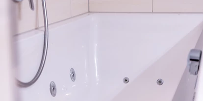 Hundehotel - Verpflegung: Halbpension - Baden-Württemberg - Juniorsuite Komfort mit Whirlpoolbadewanne - Sapia Hotel Rheinsberg